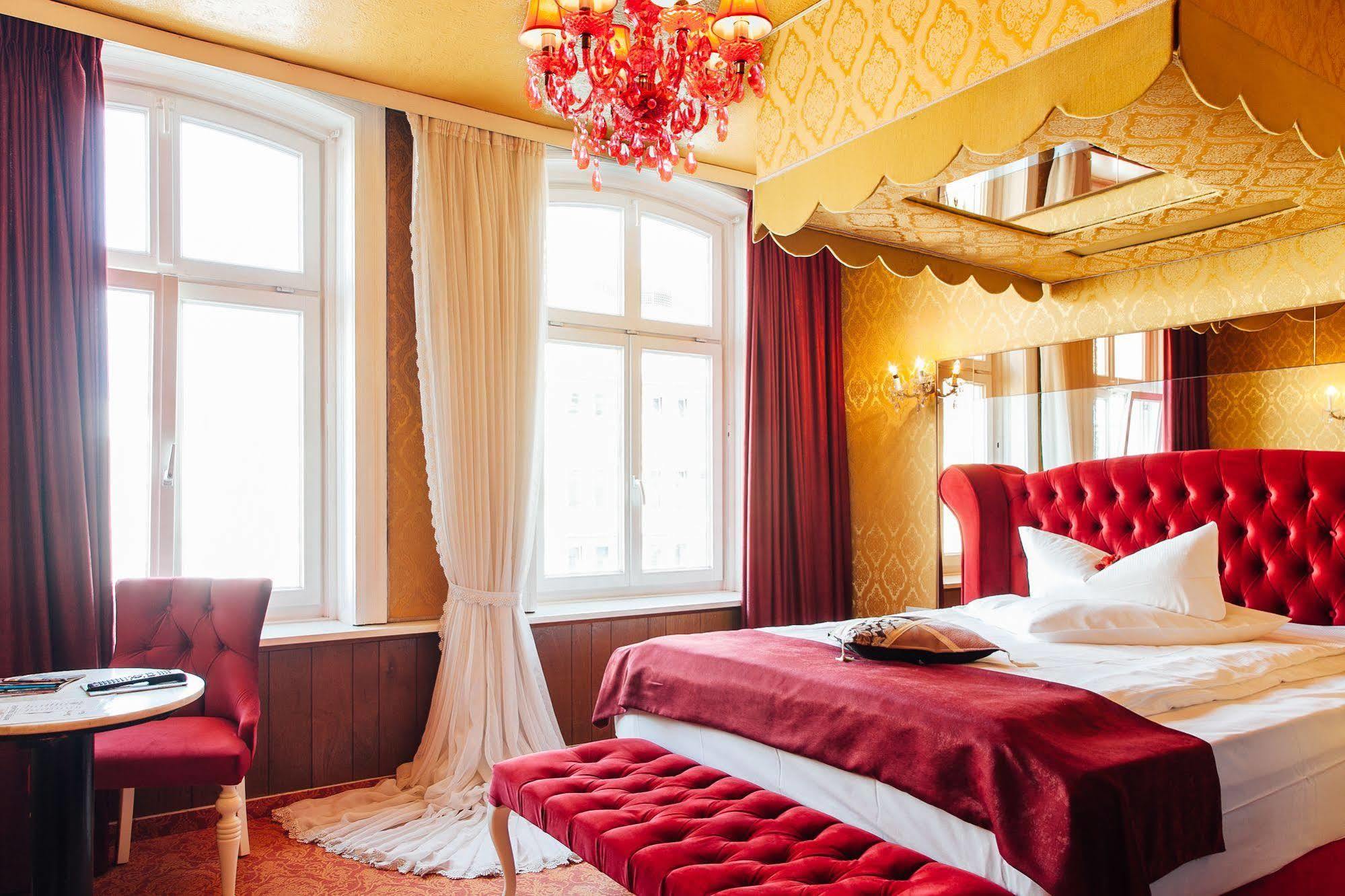 Hotel Village Гамбург Экстерьер фото